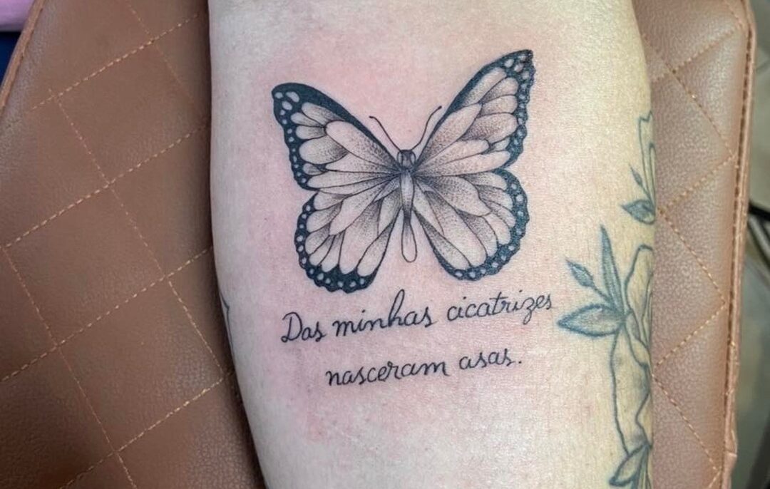 Tatuagem De Borboleta E Frase De Minhas Cicatrizes Nasceram Asas