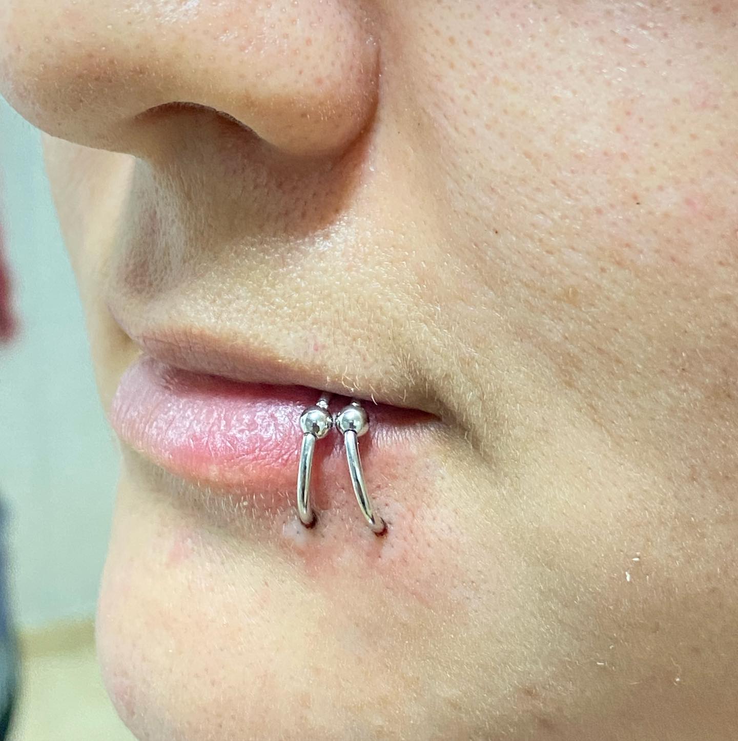 100 inspirações de piercings na orelha, nariz e boca - Blog