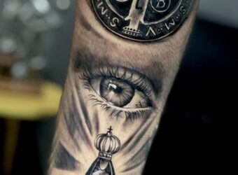 Elemento fogo gravado em pontilhismo - Preto velho Tattoo